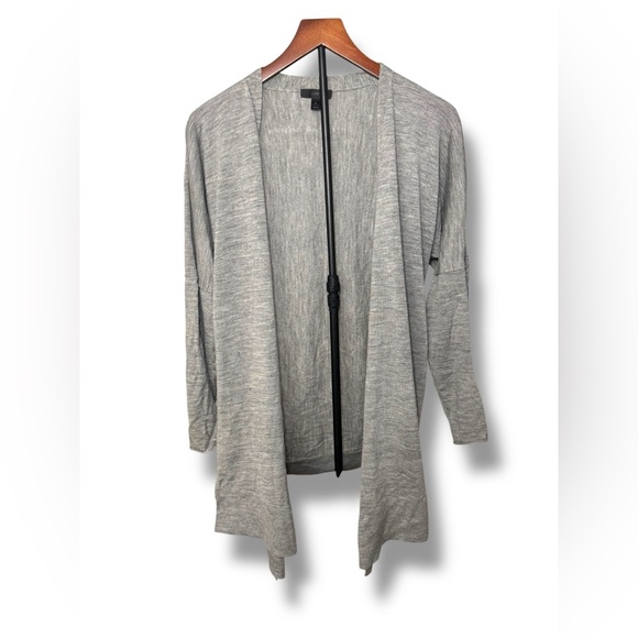J. Crew 100% Merino Wool Cardigan - Lightweight Sz. M EUC - Picture 1 of 8